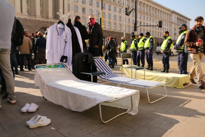 лекари протест