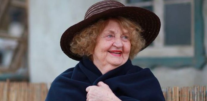 лолова