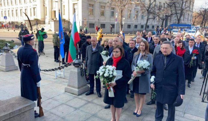 нинова левски