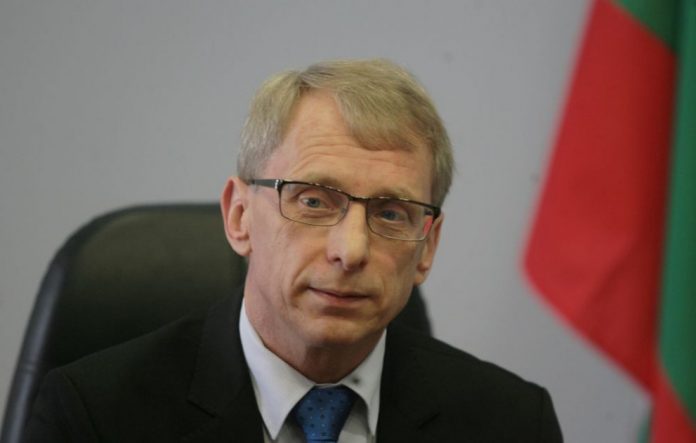 проф. Николай Денков