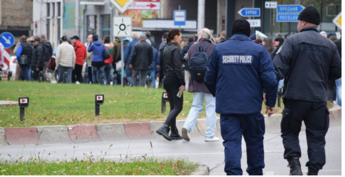 Screenshot 2021-11-01 at 09-44-20 Протестиращи влязоха без маски и зелен сертификат в магазини в Шумен - NBOX - Всички новини