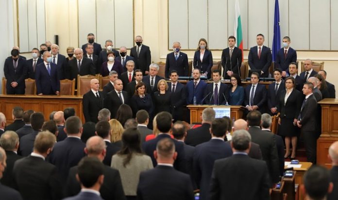 mejdunarodni-medii-shte-padne-li-kabinetat-na-kiril-petkov-1