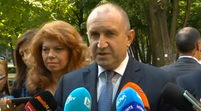 радев и йотова пред медии