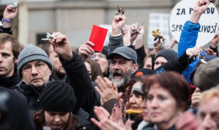 протест