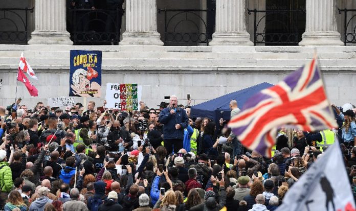 hiladi-britanci-izlazoha-na-protesti-sreshtu-povishavaneto-na-cenite-na-energiata-i-klimatichnata-kriza-1