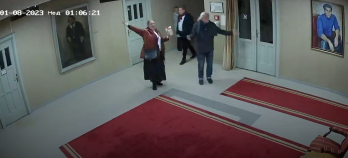 Screenshot 2023-01-11 at 17-25-20 Филтър публикува видео на Морфов който драска по вратите в Народния театър Glasove.com