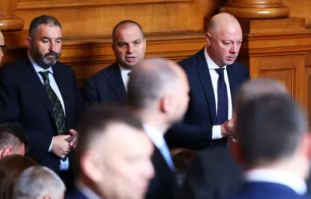 Screenshot 2023-04-19 at 09-20-36 Депутатите ще продължат заседанието си с избор на председател на 49-ото Народно събрание
