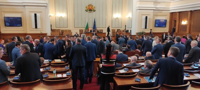 парламент депутати