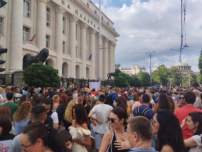 протест