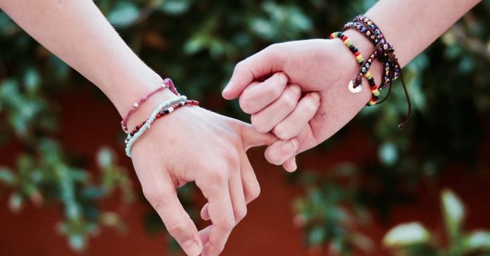 friendship-2156174_1280_1266081560431552226_big