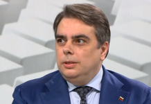 Асен Василев: Приказките за мир са за „Мис Вселена“