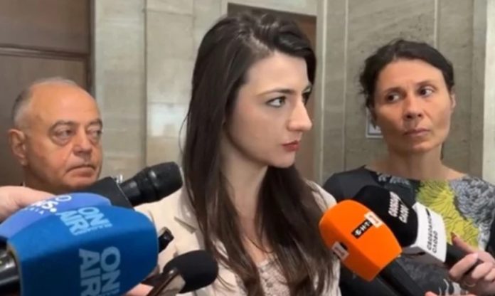lena-atanasov-belo