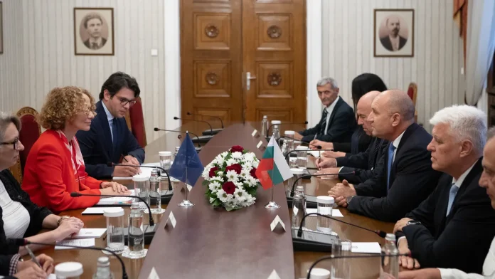 radev-se-sreshtna-s-shekerinska-balgarskata-armiq-doprinasq-za-kolektivnata-otbrana-na-nato-v-regiona