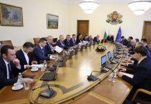 Правителството ще въведе таван на заплатите на някои шефове на държавни предприятия и контролни органи