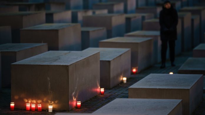 Candlelights for the International Day of Remembrance of the Victims of Holocaust