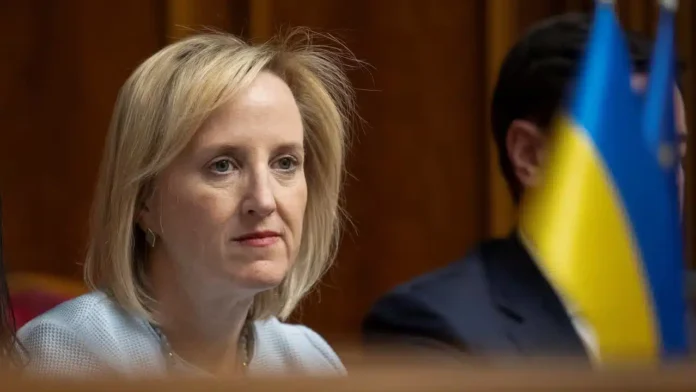 us-envoy-to-ukraine-julia-davis.jpg