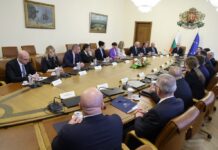 “Политико”: България се противопоставя на части от 21-вия пакет от санкции срещу Русия