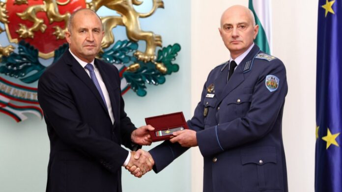 radev-gen-monov