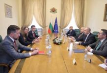 Румен Радев: „Литаско“ и „Лукойл“ отменят наложеното ограничение за купуване на суров петрол
