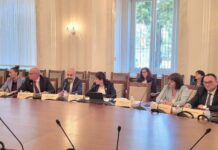 Комисията по туризъм прие правилата за работата си след емоционален дебат и фрапиращо неразбиране на правната материя от представителите на мнозинството