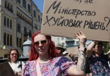 Отново протести в Киев заради освободения военен министър