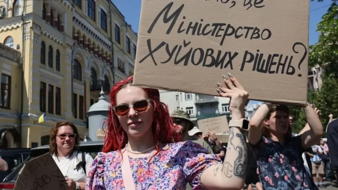 protesti-v-kiev-sled-uvolnenieto-na-mihaylo-fedoro-522034