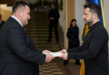 Посланикът на България в Украйна Златин Кръстев връчи акредитивните си писма на Зеленски