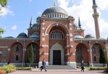 Ислямистки организации изкупуват църкви и ги превръщат в джамии, получили над 64 млн. евро от ЕС