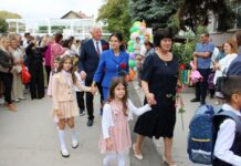 Росица Кирова откри учебната година във Видин в ОУ „Иван Вазов“