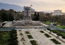 Терзиев прави международен конкурс за визията на Княжеската градина, Паметникът на съветската армия – извън дебата