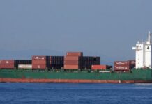 Запалими газове и други опасни вещества в ударения кораб край Калиакра