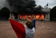 Вандализирана и опожарена Франция от Black Bloc! Хиляди арестувани, стотици ранени полицаи!