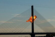 Русия удари и Северния мост през Днепър, който улеснява прехвърлянето на войски